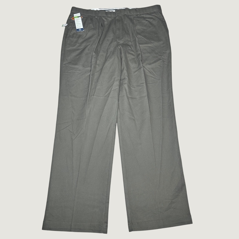 NEW Dockers Golf Pants Mens 38x32 Go Khaki Pleated Relaxed Fit Stain Defender